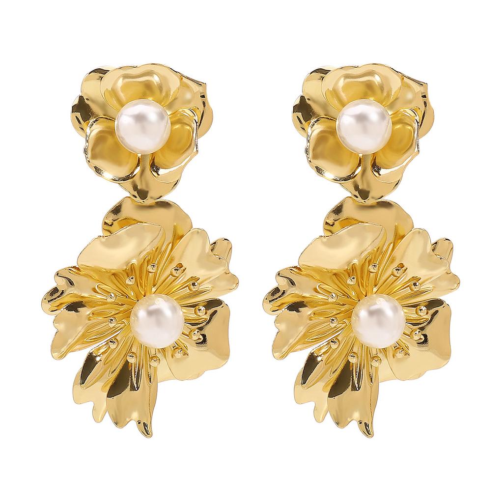 Women European American Fashion Pearl 3D Flower Earrings Retro Luxury Temperament Stud Earrings For Women