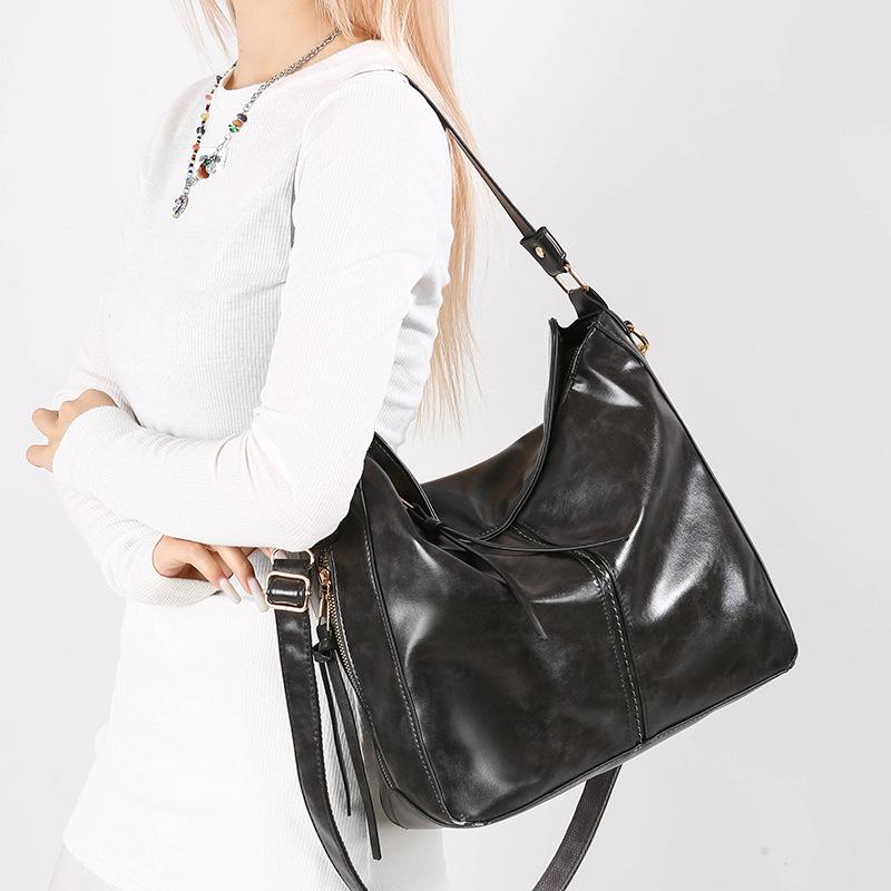 

Large capacity simple retro tote bag women s new high-end versatile shoulder bag casual commuter bag чёрный