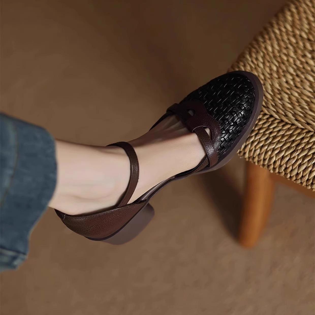 

Soft leather not tired feet woven hollow high heel hollow bag head sandals women s summer 2025 new thick heel women s shoes 40 чёрный