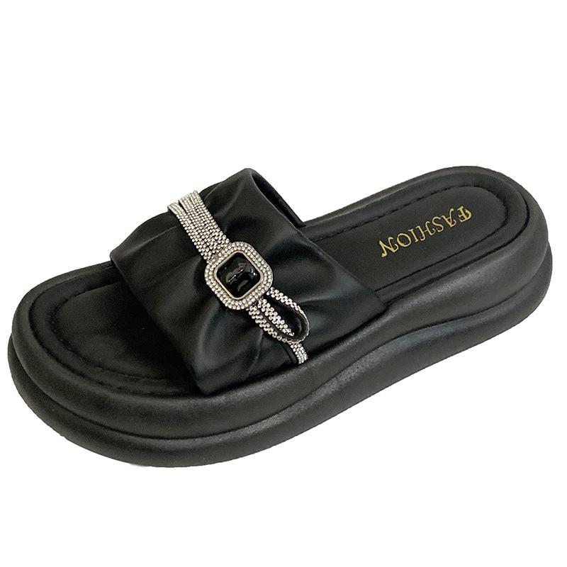 2025 new thick-soled one-word French with skirt beach casual non-slip muffin shoes summer fashion outer slippers