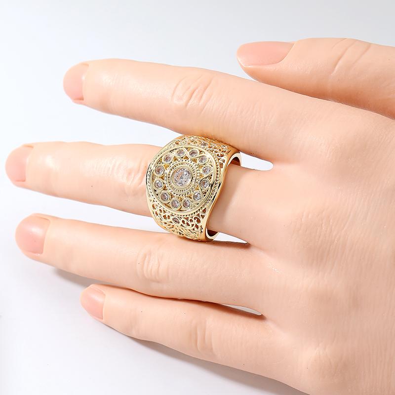 Exquisite Inlaid White CZ Women's Ring Dazzling Gold Color Hand Carving Daily Wear Party Jewelry Anniversary Gift