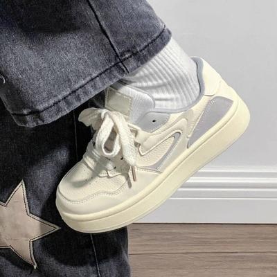 Platform witte schoenen dames lente en herfst nieuwe veelzijdige schoenen ins tide niche studenten sport en vrije tijd board schoenen