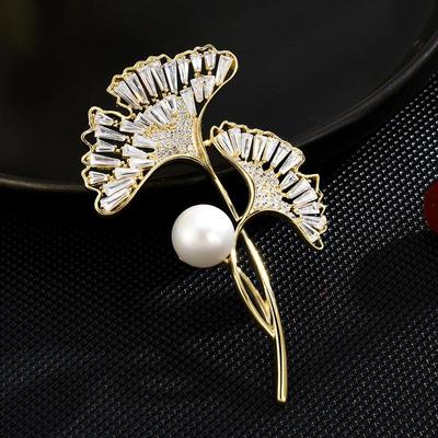 Simple And High-End Exquisite High-End Ginkgo Biloba Brooch Atmospheric Luxury Copper Gold-Plated Yellow And White Zircon Plant Corsage