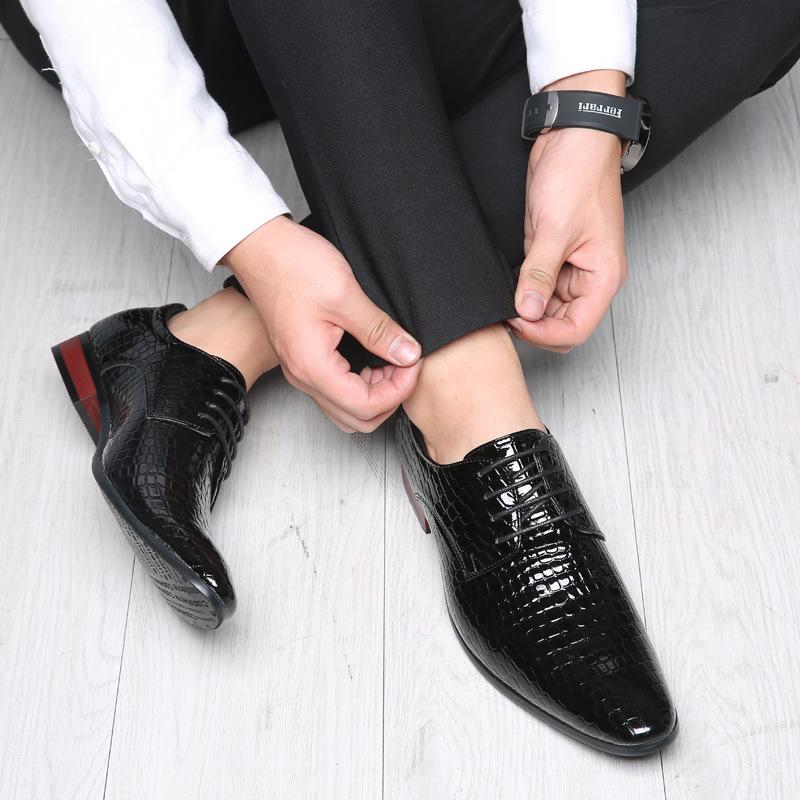 2025 Men's Pointed Leather Shoes - Shiny Stone Pattern, British Korean Style, Trendy Hairdresser Footwear.