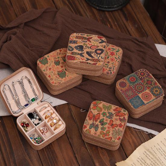 Retro Jewelry Case Portable Travel Jewelry Box Small Jewelry Organizer with Removable Divider Hooks for Earrings Rings Necklaces