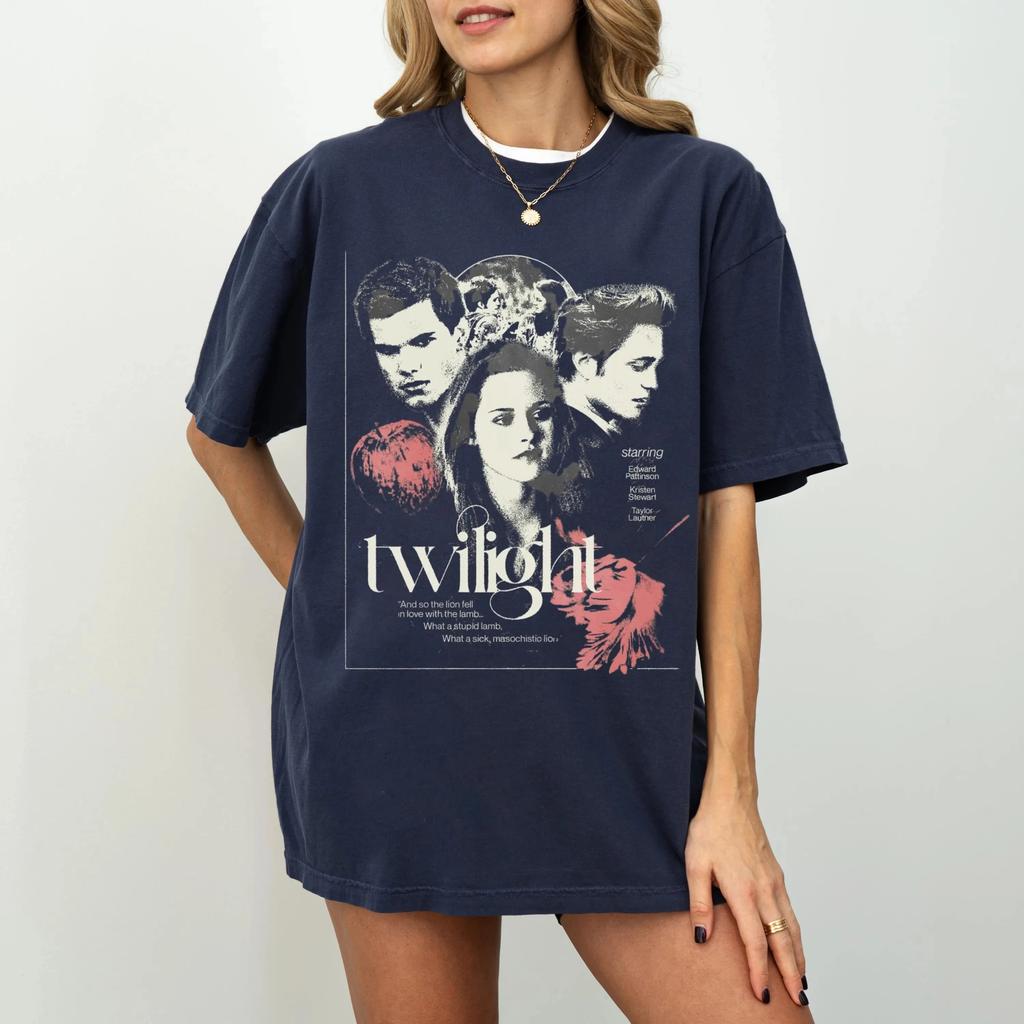 2026 T-shirt Vintage Twilight Fans de Twilight Rétro T-shirt Hommage Cadeau pour Amoureux de Livres Saga Twilight Bande Dessinée Vampires Loups Chemise Romantique