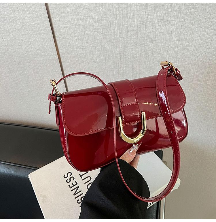 

2025 новый нишевый дизайн универсальный стиль сумка через плечо женская популярная мода Spice Girl темперамент изысканная сумка-багет с заклепками ивы под мышку красный