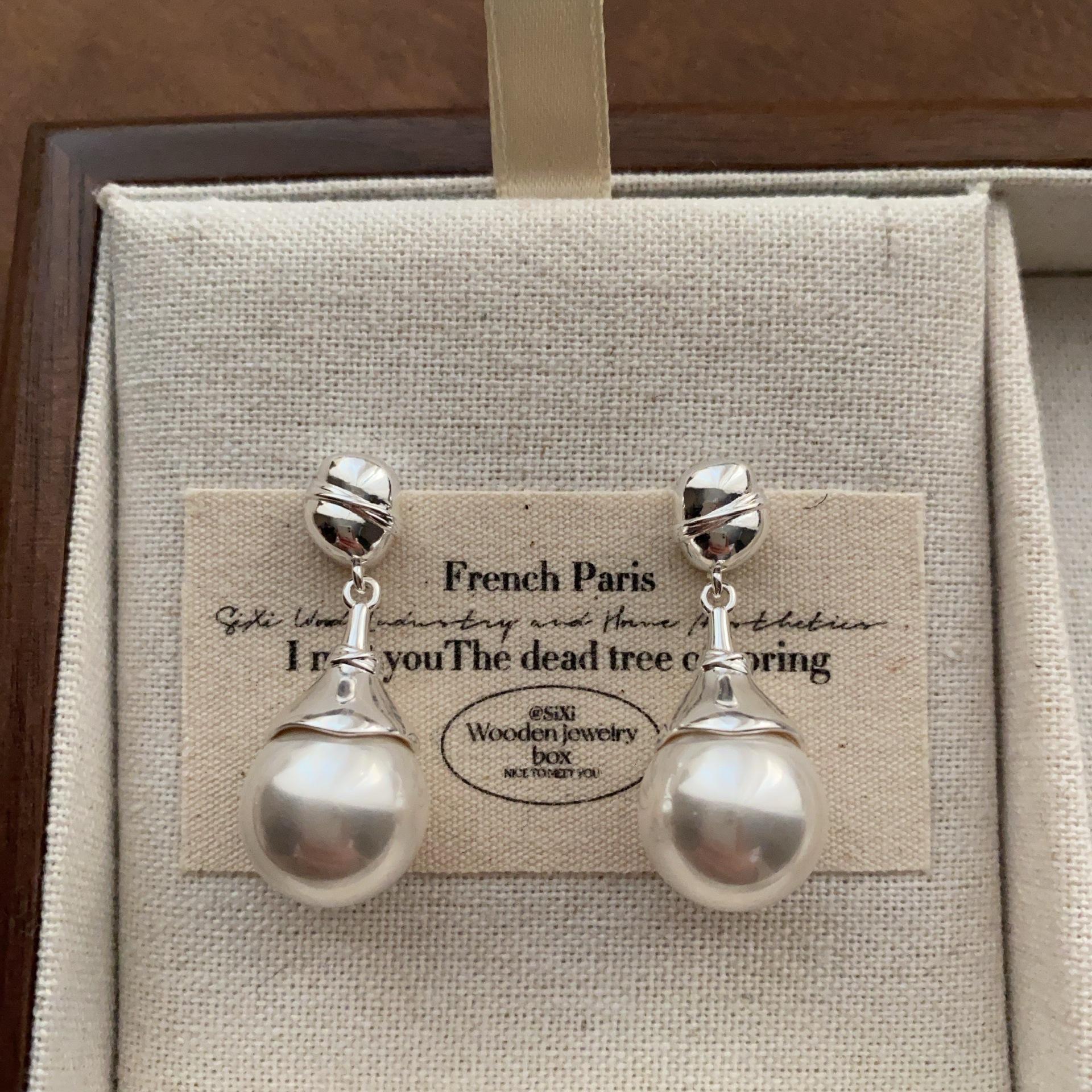 

Classic Vintage Warm Pearl Stud Earrings Elegant Earrings