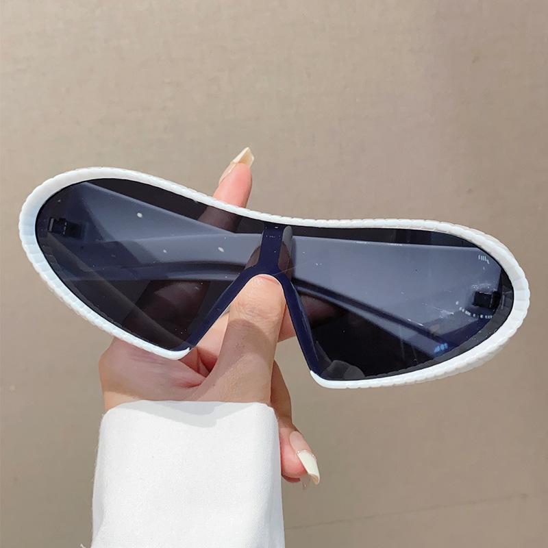 Y2K Vintage Luxury Designer Sunglasses Irregular Big Frame Shades Trendy Punk Stripe for Women Men