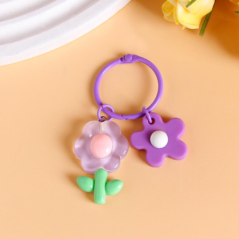 Colorful DIY Flower Keychain: Handmade Soft Rubber Floral Pendant & Bag Charm Accessory