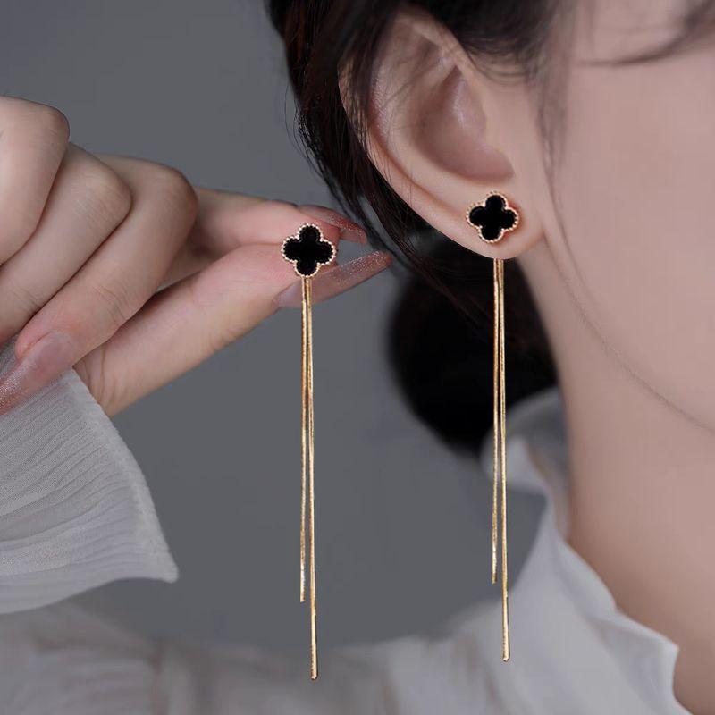 

S925 Sterling Silver Tassel Long Clover Eardrop Female Elegant Slim Face Earrings Accessible Luxury Fancy Fashion Stud Earrings Pair of Long Four-leaf Clover Ear Line