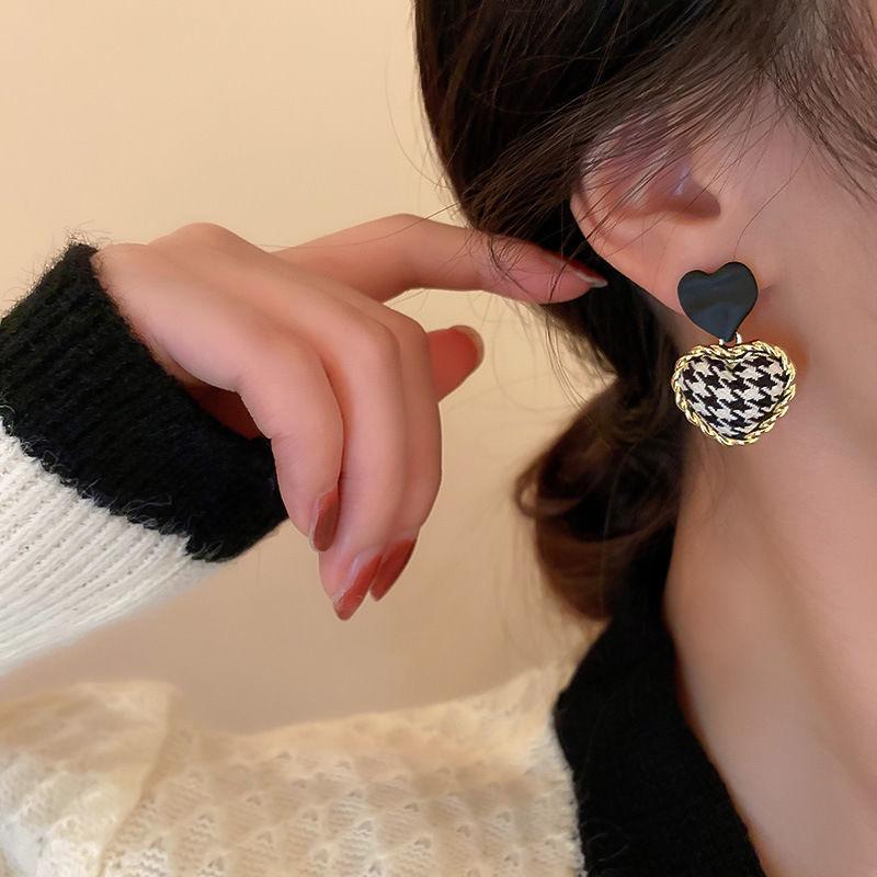 JMXD-Vintage Plaid Love Stud Earrings Girl Simple Temperament Plaid Earrings Houndstooth Heart Shape