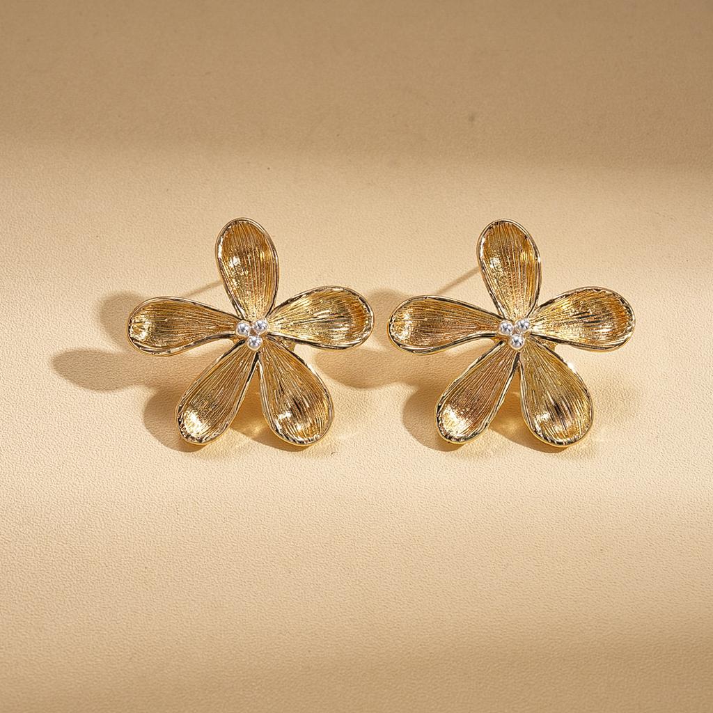 Flower pattern silver needle stud earrings commuter simple earrings niche earrings