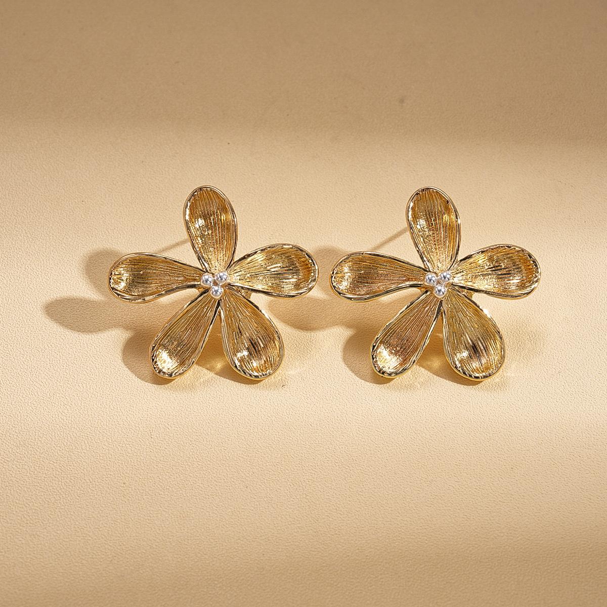 Flower pattern silver needle stud earrings commuter simple earrings niche earrings