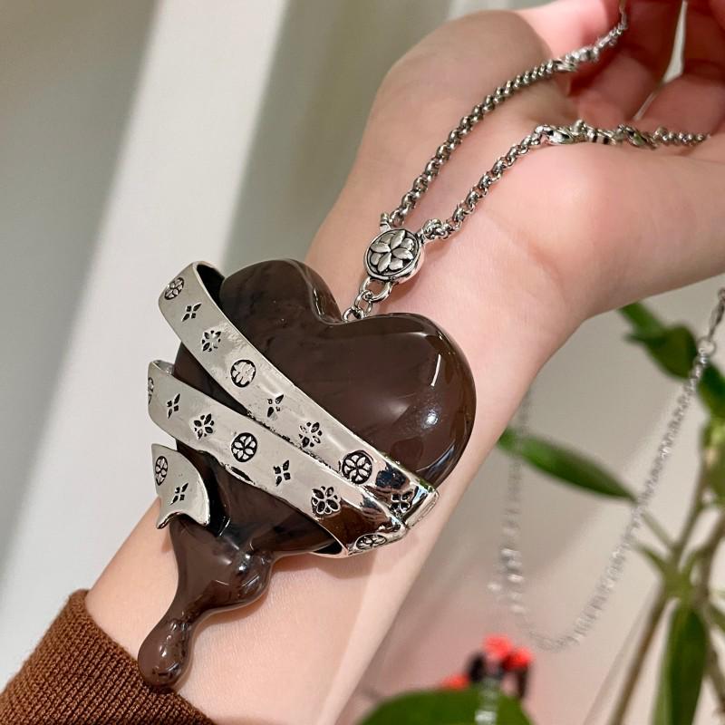 Ожерелье с кулоном-сердцем из черного дерева на ленте для женщин