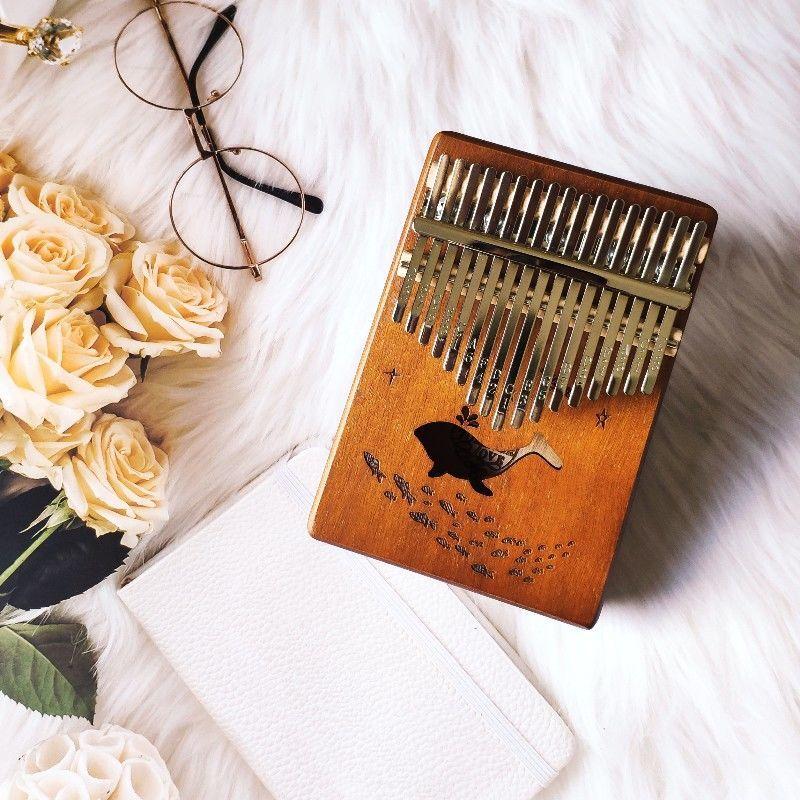 

Фортепиано с 17 клавишами из красного дерева для большого пальца, музыкальный инструмент с рисунком кита, африканский палец, фортепианный инструмент 13*3.5*18cm хаки