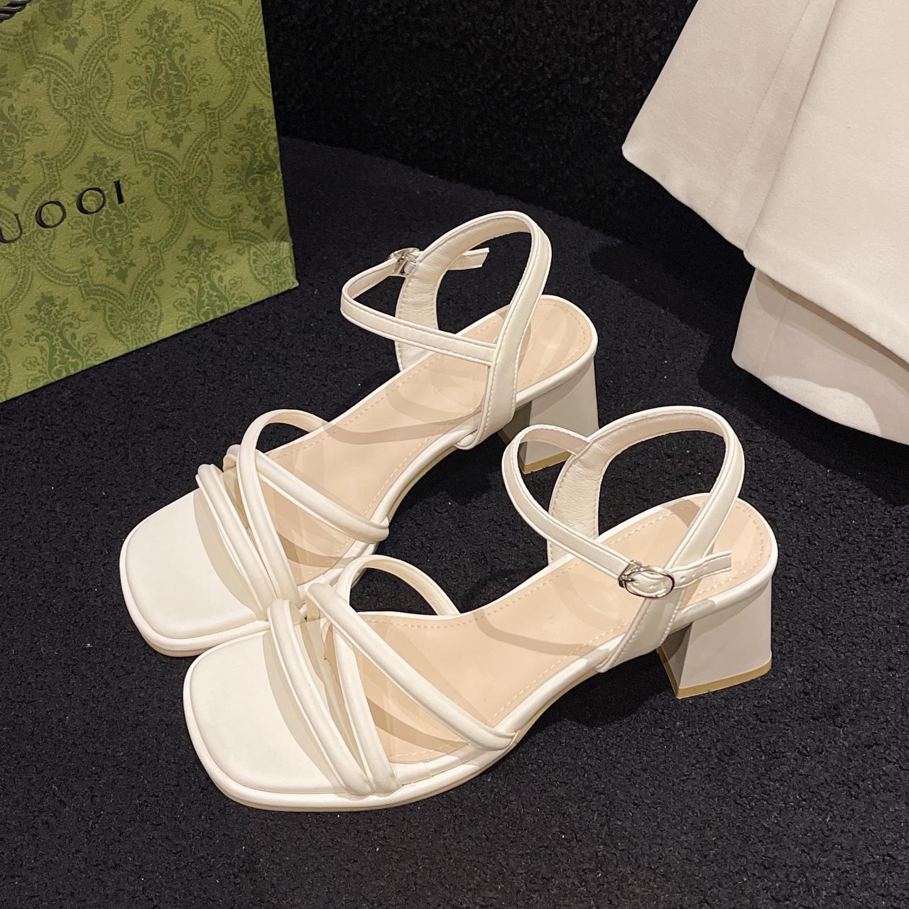 

Женские сандалии Летняя обувь Высокие каблуки Роскошные дизайнерские туфли на блочном каблуке Низкие и элегантные повседневные средние платья в продаже Черный цвет 36