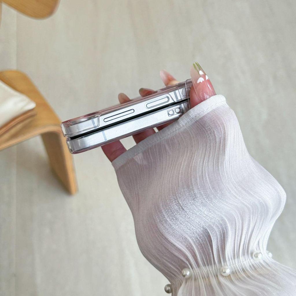 Samsung Z Flip7 Crying Baby Protective Case for Women – Anti-Drop, Creative Design for Fold 4 & Flip 3