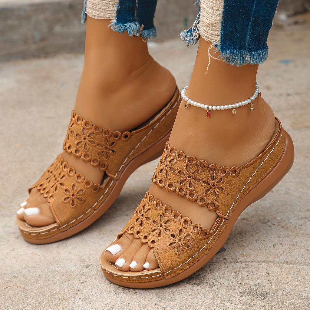 European and American large-size hollow flower one-word slippers for women in the summer of 2025, new casual thick-bottomed slope-heeled cool slippe