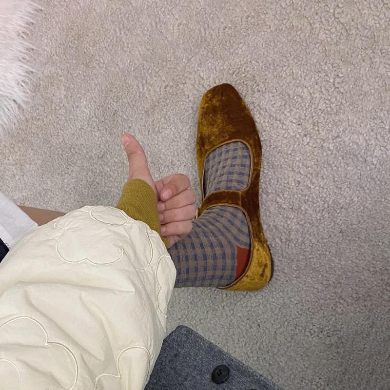 

Xi Shi velvet one-word buckle shallow mouth single shoes women s flat-soled leather soft-soled retro French Mary Jane women s shoes 40 жёлтый