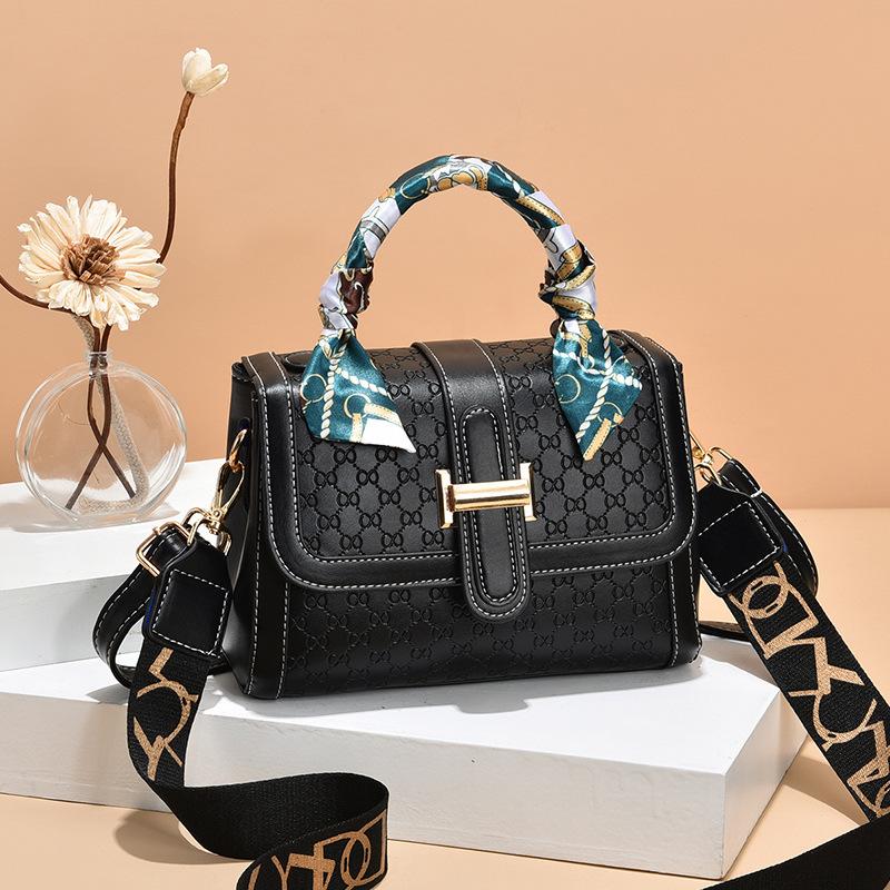 

Популярная сумка женская 2025 новая текстура тисненая портативная маленькая квадратная сумка модная большая вместимость на плечо сумка-мессенджер чёрный