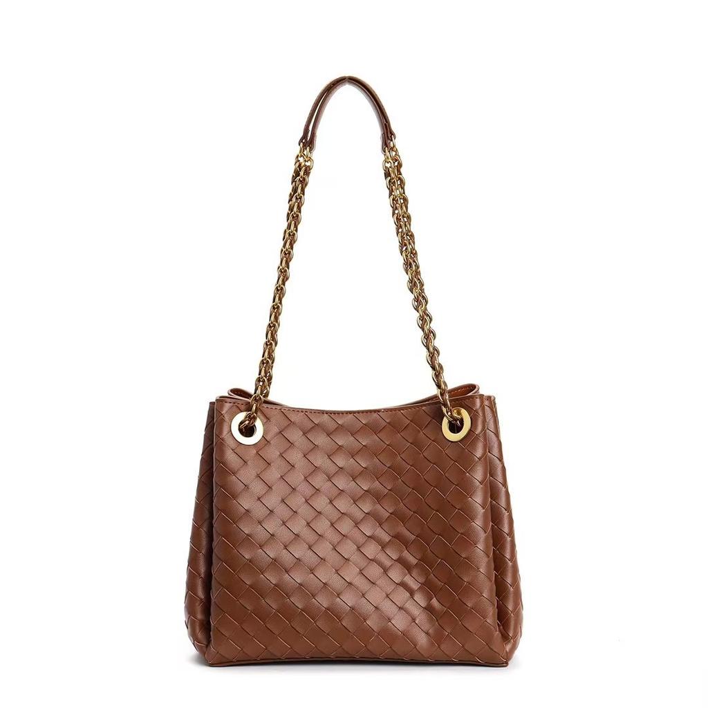 2025 New women's chain parachute bag handmade leather woven bag versatile commuter shoulder messenger bag tide