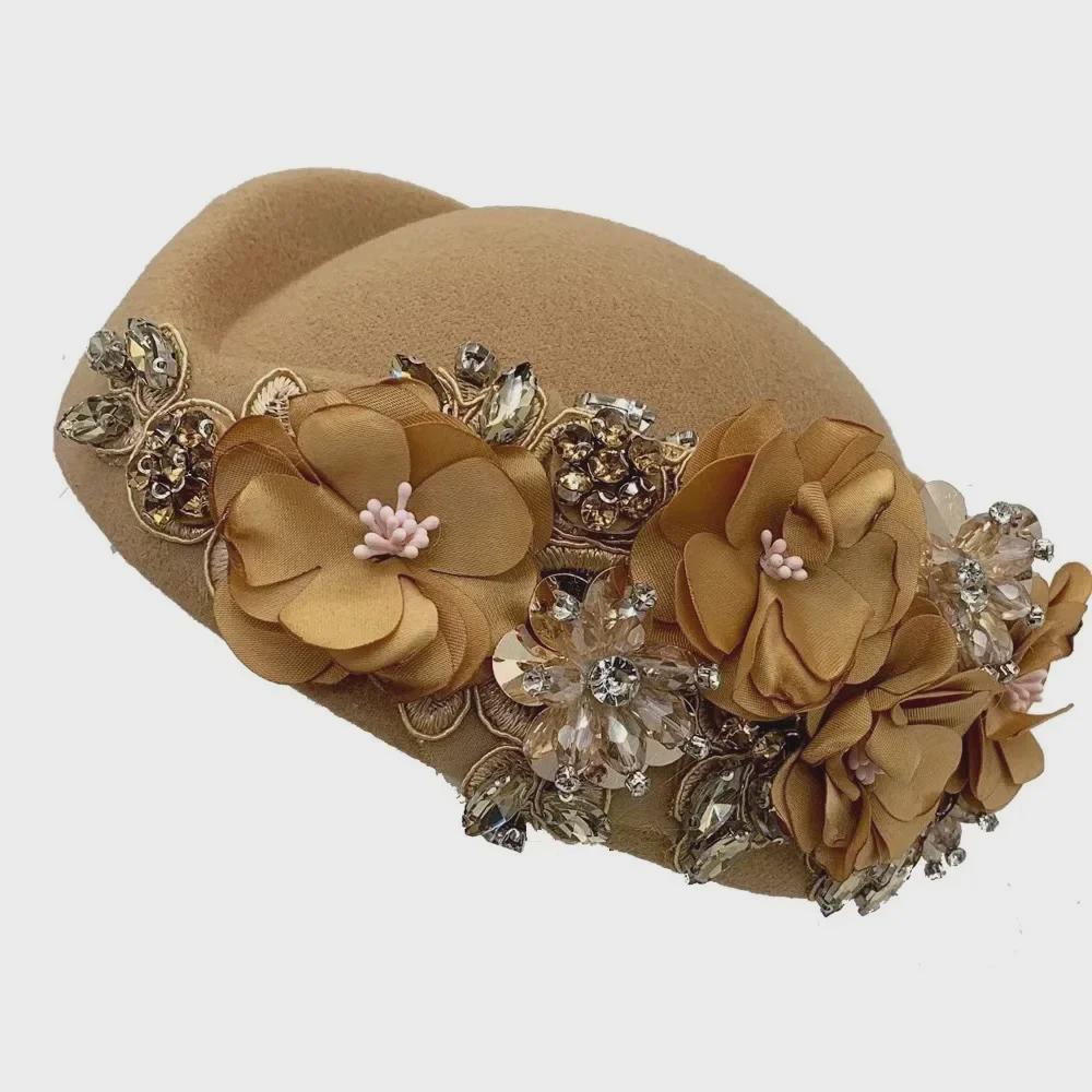 "Chapéu Turbante Feminino Retrô de Feltro Estilo Britânico com Flores - Perfeito para Igreja e Eventos Derby"