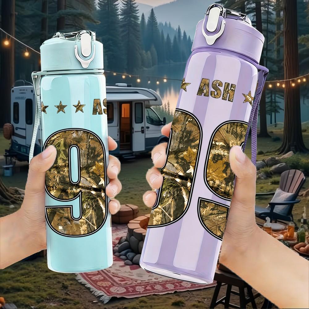 1PC 99 Number Retro Gold Badge Print 750ml Color Plastic Sports Water Bottle Leakproof Flip Straw Lid Suitable for Sports Office Home Use