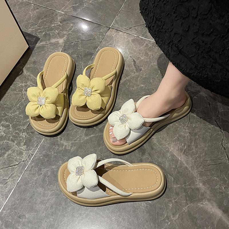 Wear female flower slippers one word fairy summer fashion cool thick bottom 2025 summer new rhinestone muffin slippers