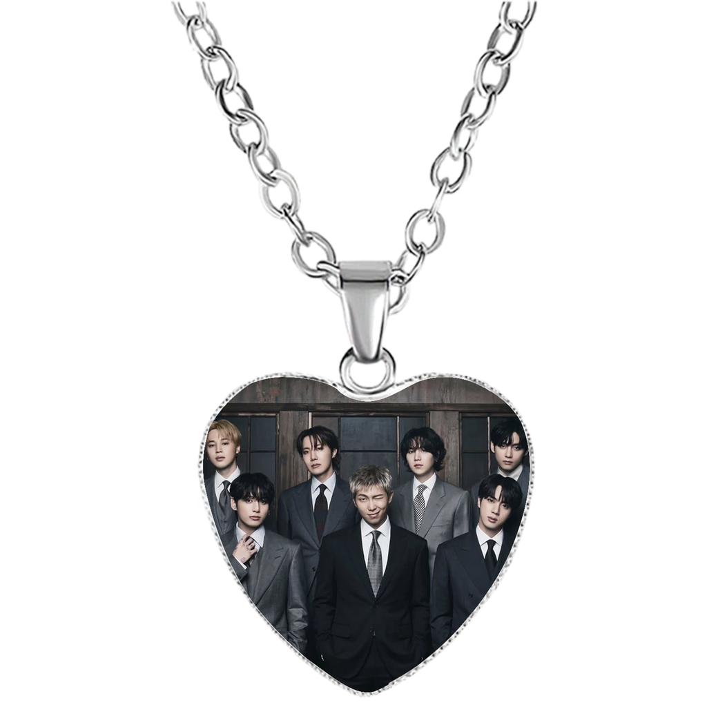 Heart Shaped Pendant Necklace with Group Photo Print Stainless Chain Customizable Jewelry for Everyday Wear