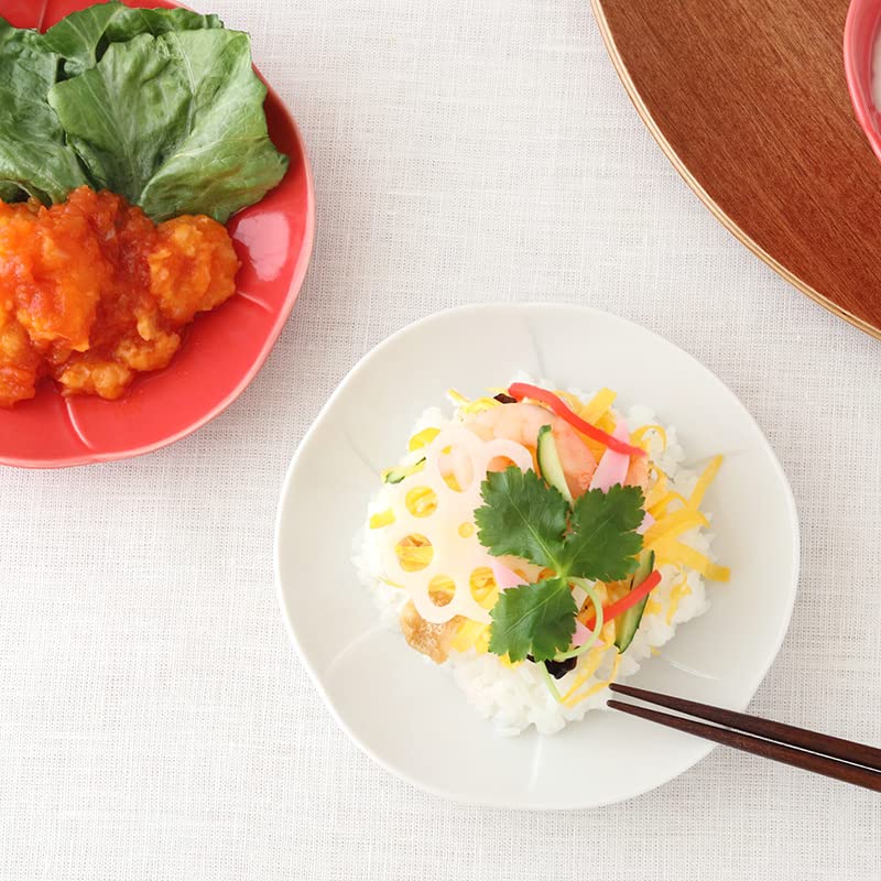 Střední talíř EAST table 15cm Červeno-bílý květ Bílý Vyrobeno v Japonsku Vhodné do mikrovlnné trouby Vhodné do myčky nádobí Servírovací talíř Japonské nádobí 31-010-02