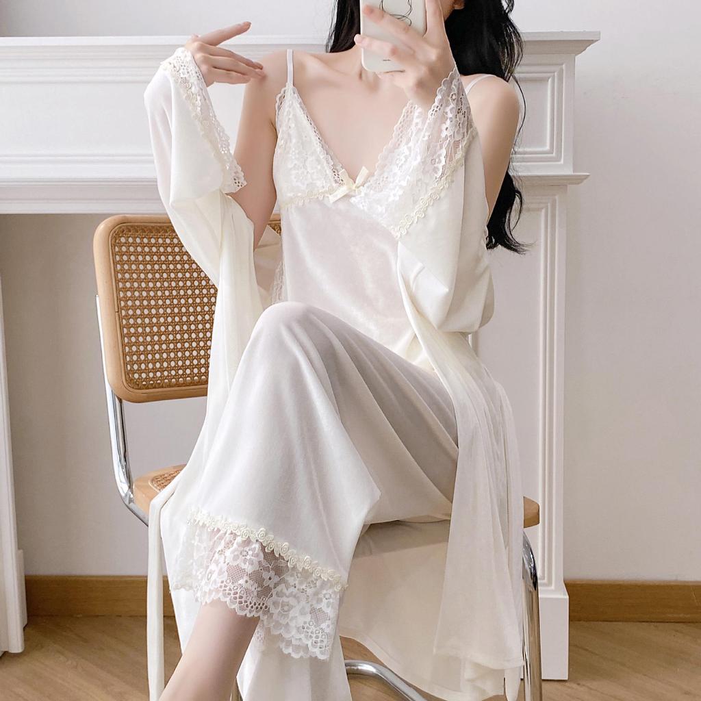 Damen-Cami-Set aus goldenem Samt, Hose und Morgenmantel - Spitzendetail, Herbst/Winter-Homewear, Geeignet für Outdoor-Bekleidung.