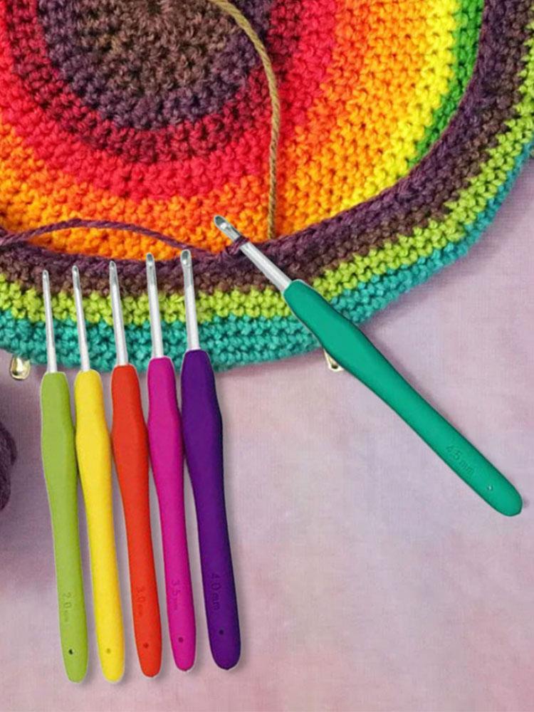 Crochet Hooks Set Sewing Tools Set with Case Blunt Knitting Needles Ergonomic Handle 11 Sizes for Mom Grandma Gifts