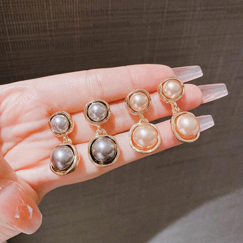 French temperament simple metal pearl stud earrings cold wind earrings fashion celebrity light luxury versatile ear jewelry