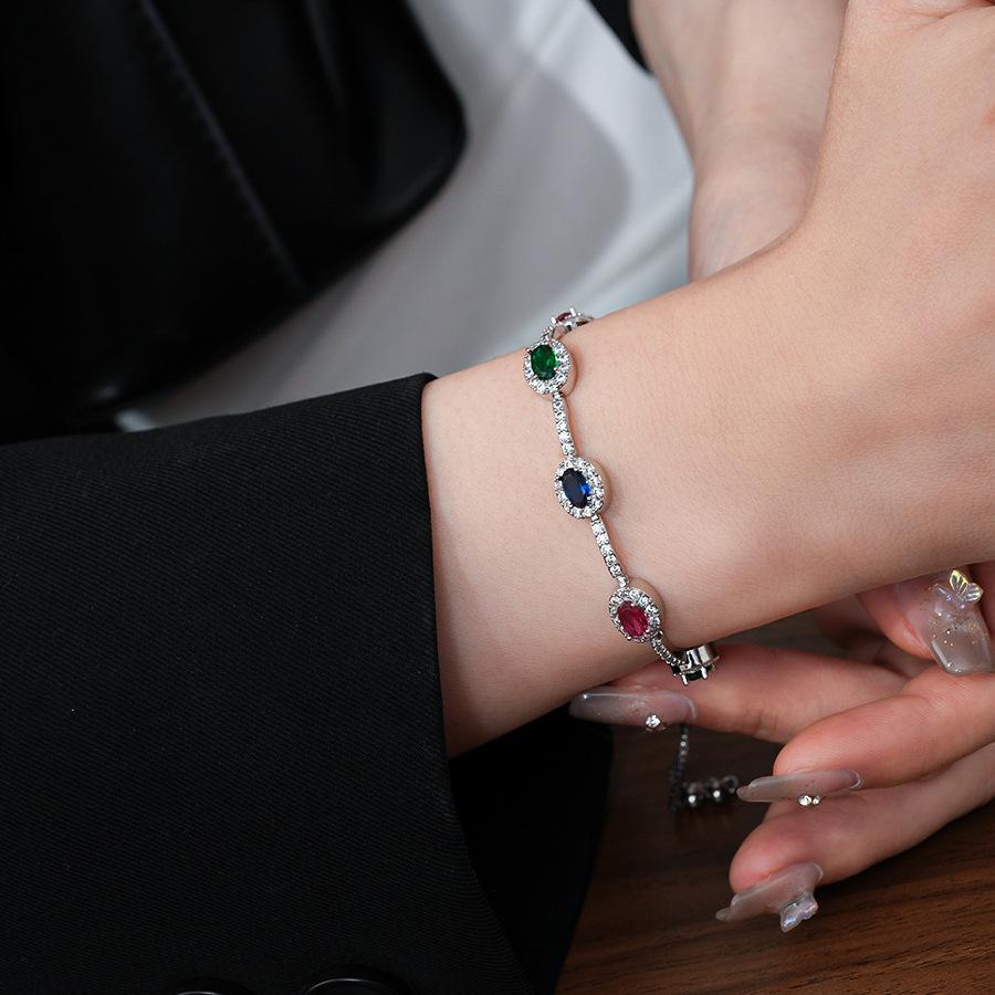 Gold-Plated Zircon Sun & Heart Bracelet: Stylish, Versatile, Elegant Light Luxury Jewelry for Women.