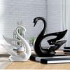 Moderne Heimdeko Schwanenpaar | Keramikstatuen mit matter Oberfläche (Set mit 2 Stück, Weiß und Schwarz)