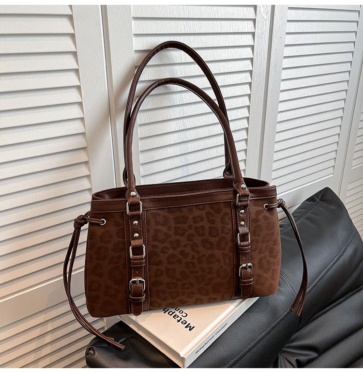 

Осень и зима новая повседневная женская сумка ретро мода сумка через плечо женская большая вместимость высококлассная деловая сумка подмышку Boston цветной печати леопарда