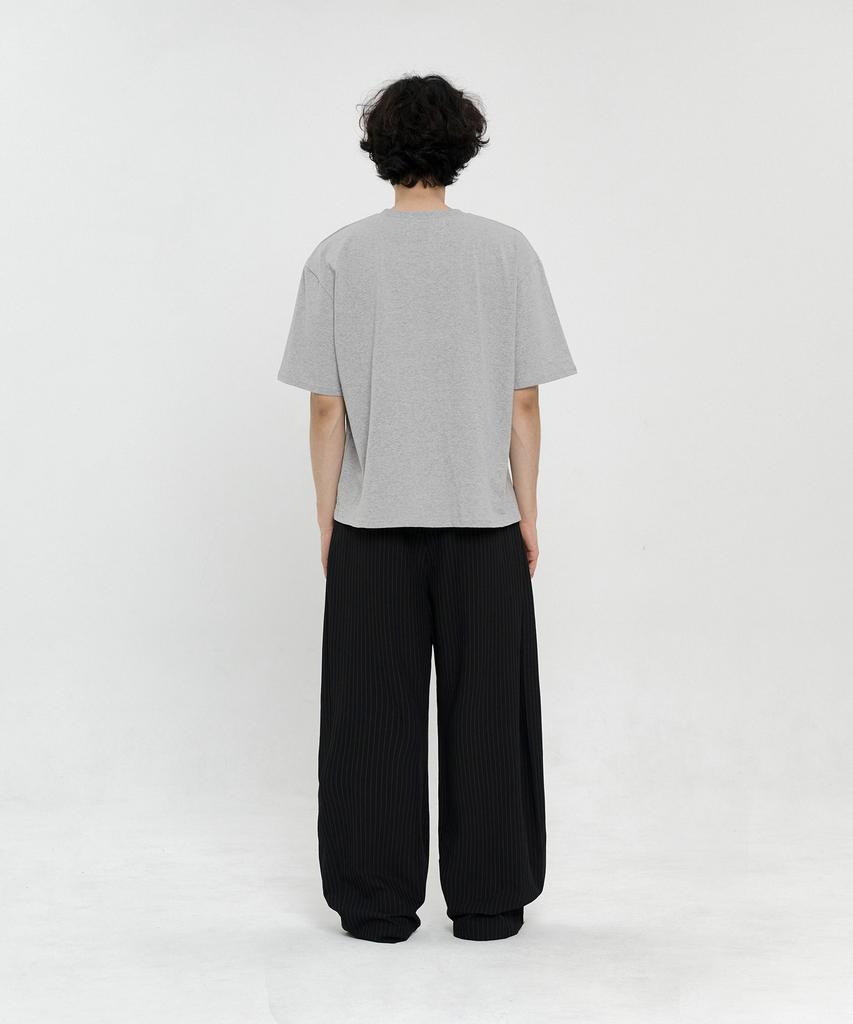 SIGNATURE Multi-Tuck Wide Slacks [Black Stripe]