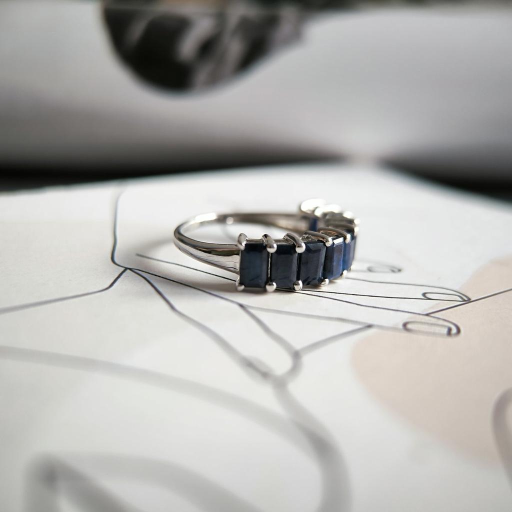 Серебряное кольцо с натуральным сапфиром 3.583ct, вес изделия 3,12 гр (2202417)