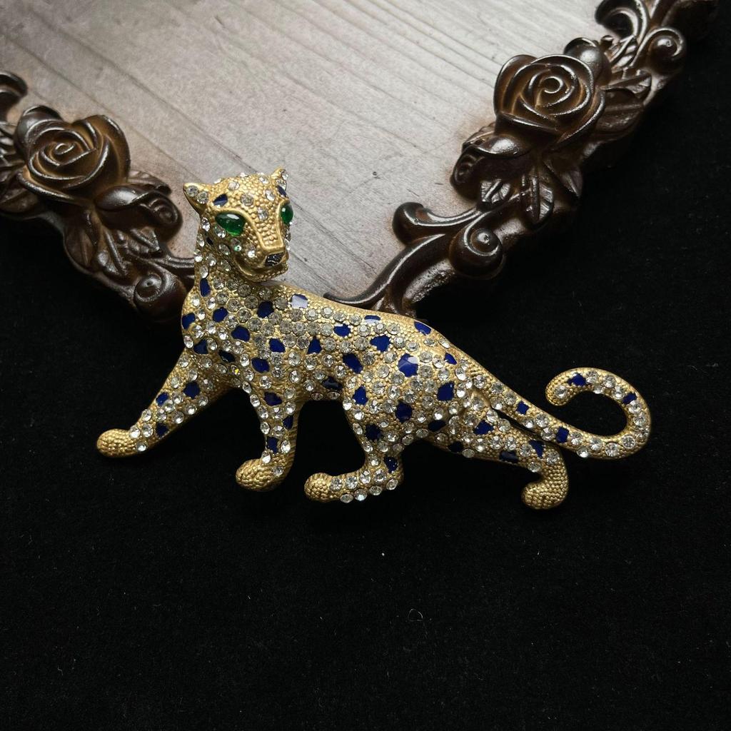 Vintage Brass & Enamel Distressed Leopard Brooch - Unique 3D Design for Coats and Suits