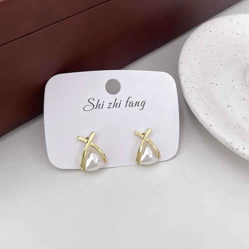 New Korean Pearl Triangle Stud Earrings Gold Color Metal Cross Tiny Earrings for Women Sweet Elegant Female Ear Zircon brincos