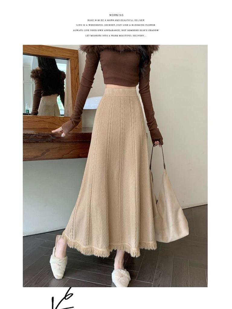 Title: "Elegant Autumn Tassel Knit Skirt - Chic & Artistic Everyday Wear"