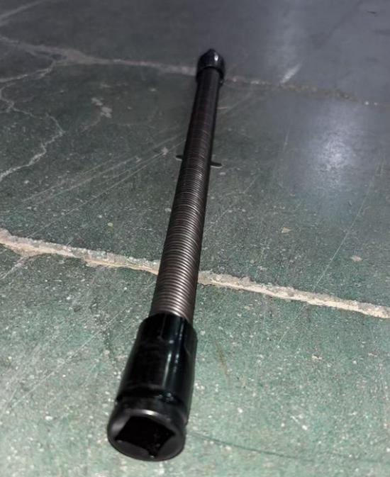 Universal Flexible Extension Rod: Spring Joint Adapter for Electric Wrench Sockets Electric Wrench Connector Rod - Short