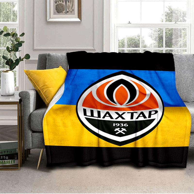 Shakhtar Donetsk Crest Design Blanket Suitable for Sofas, Beds, Offices, And Camping - Perfect Gift for Halloween Christmas