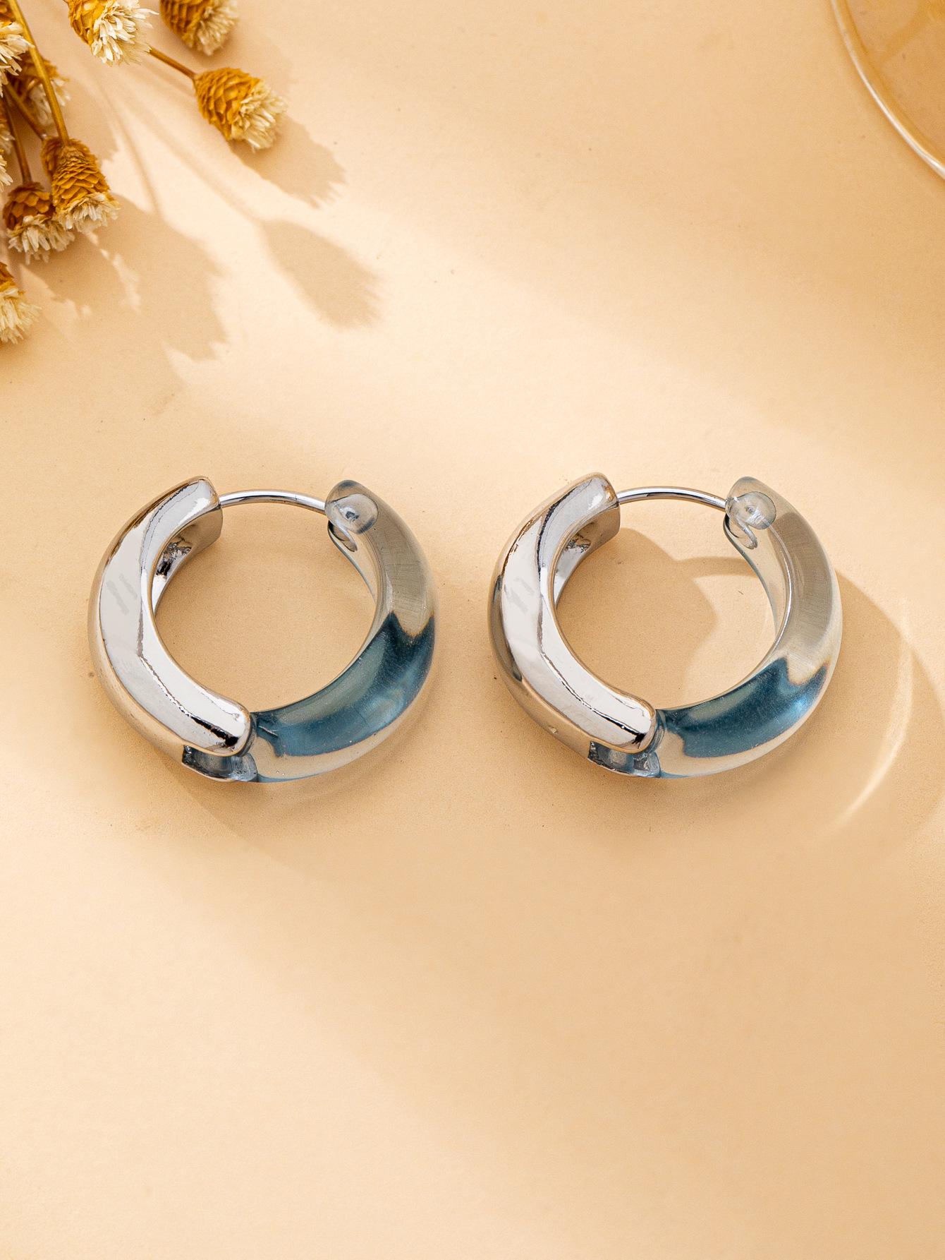 Minimalist Water Drop Stud Earrings: Vintage-Inspired, Personalized Design with a High-End Feel