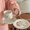 Tasse Dessinée à la Main Dessin Animé Coréen Joyeux Anniversaire Tasse à Petit-Déjeuner en Céramique Assiette à Gâteau Ensemble Tasse à Café et Assiette Mignon Comme Cadeau