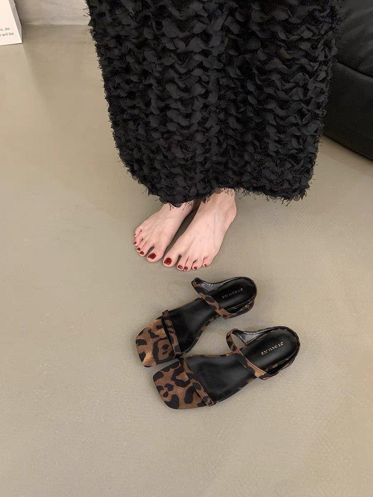 2025 summer Internet celebrities new sexy high-heeled sandals women wear square head open-toed fashion word with stiletto sandals