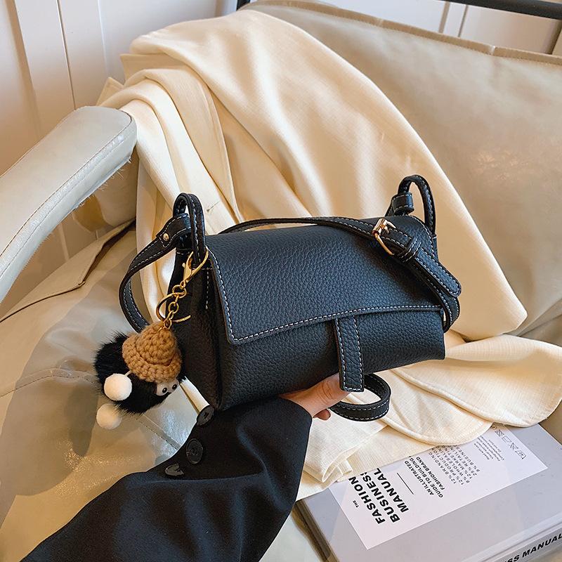 High-end small bag women's autumn 2025 new niche design versatile messenger bag popular this year small square bag