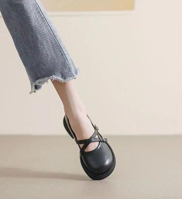 Calçado de Verão Feminino Sapatos Kawaii Pretos para Mulheres 2024 Salto Baixo Elegante Mary Jane Gótico Bico Redondo Mocassins Fofos Moda Y2k A