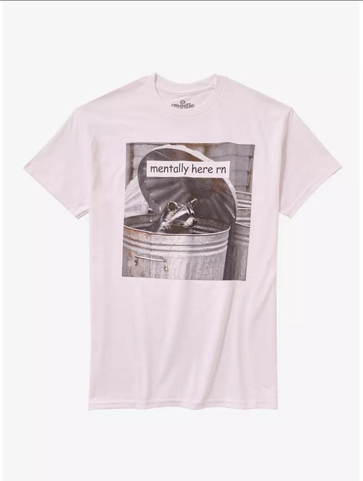 

Raccoon Trash Mentally Here Funny Vintage Graphic T-Shirt S разноцветный